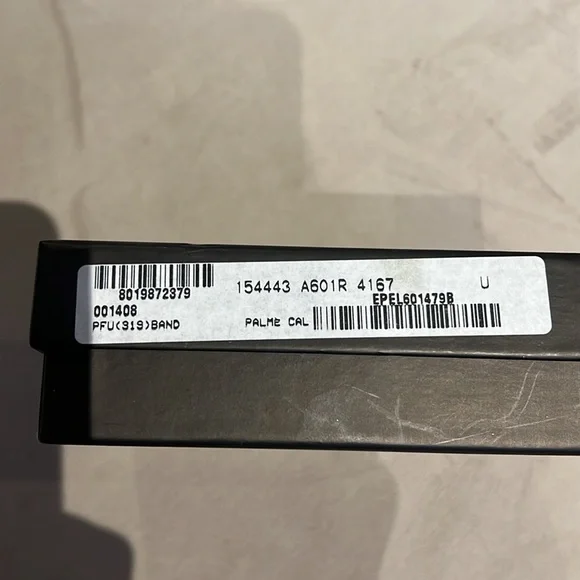 AUTHENTIC Gucci men’s leather wallet.